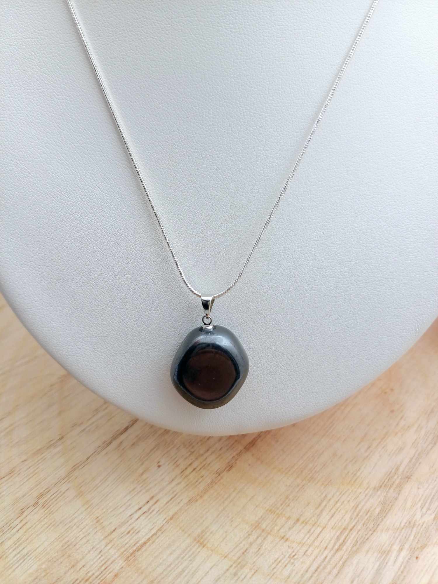 pendentif en hématite vue de devant