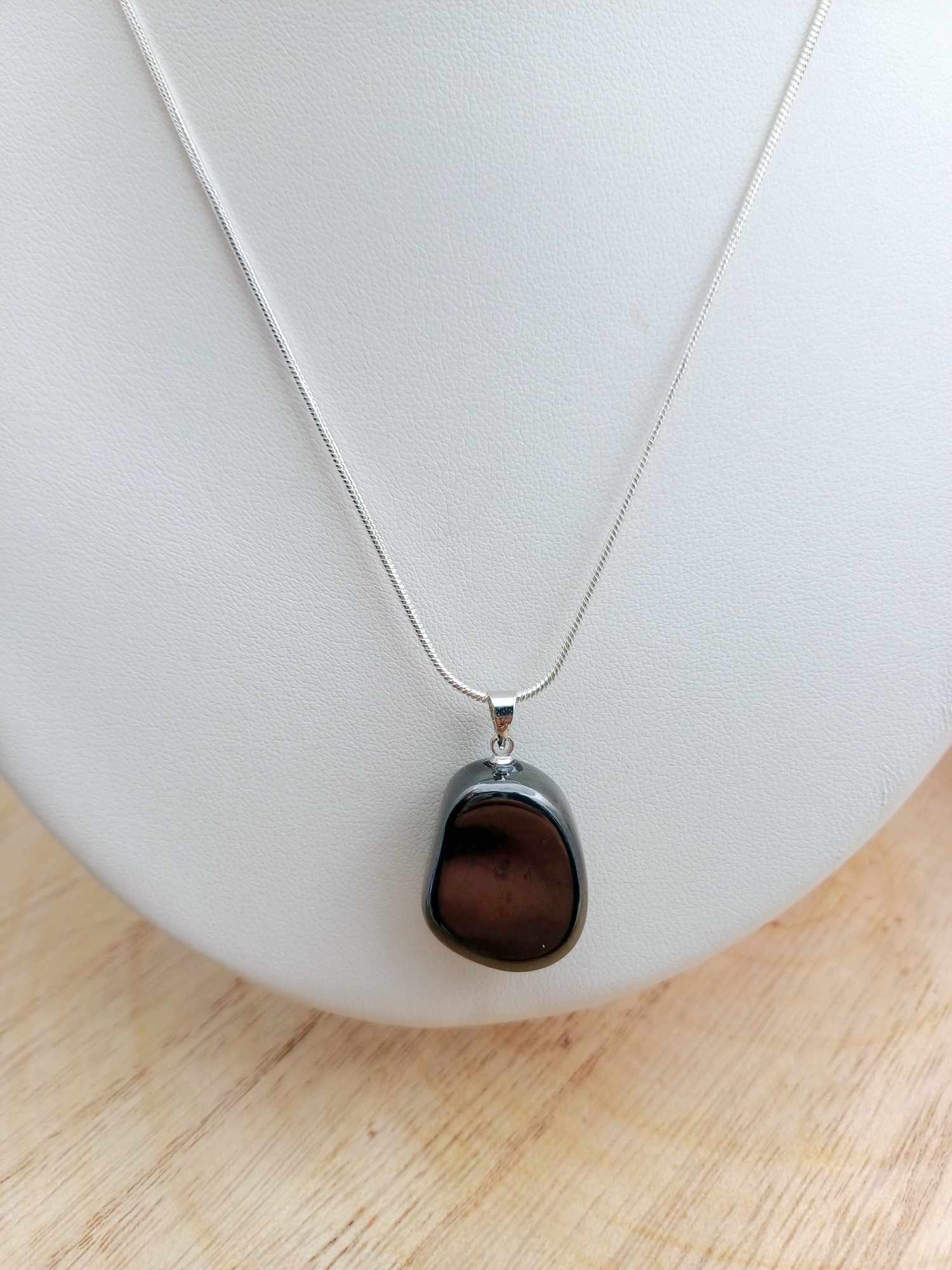 pendentif en hématite vue de devant