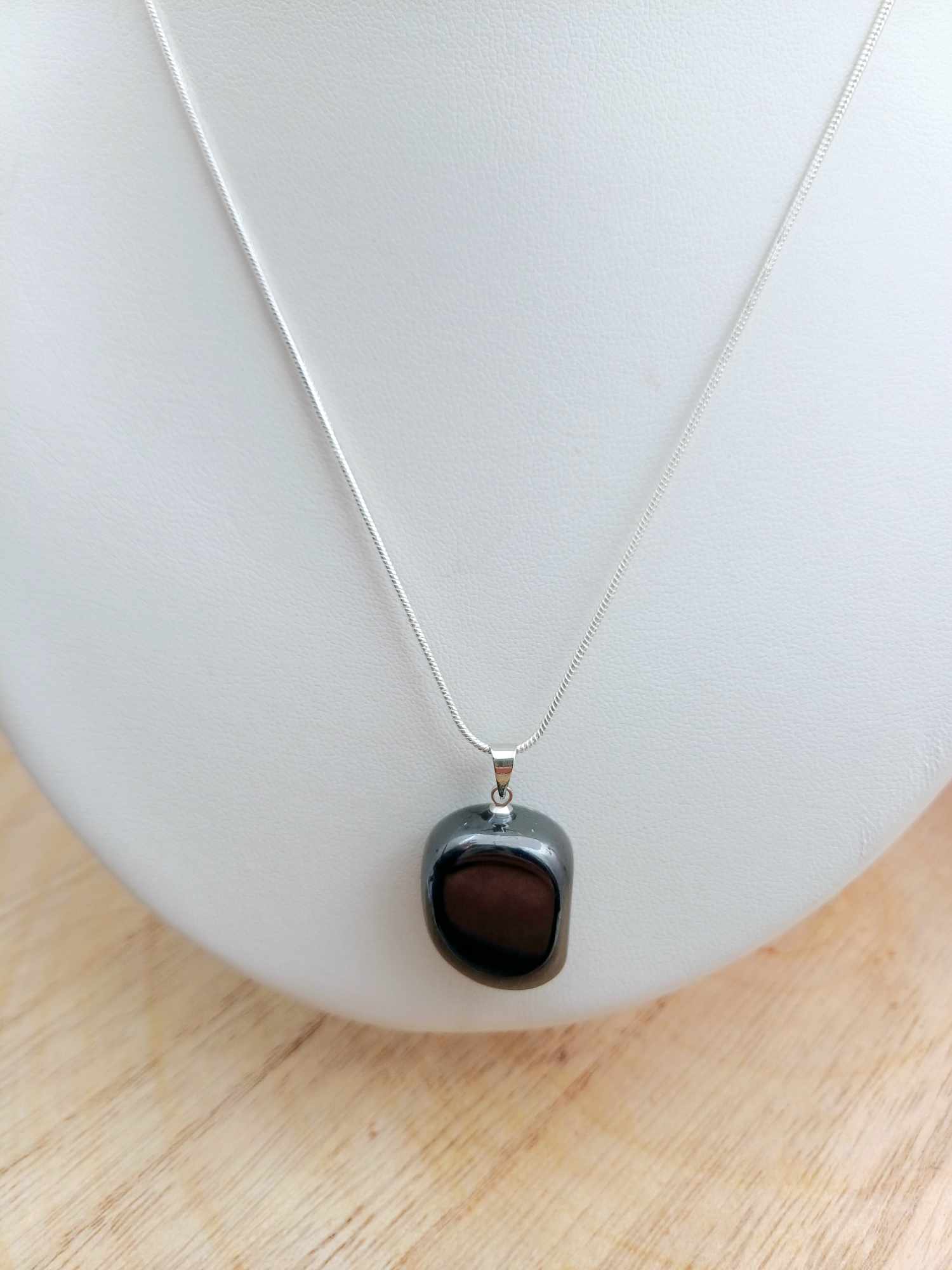 pendentif en hématite vue de devant